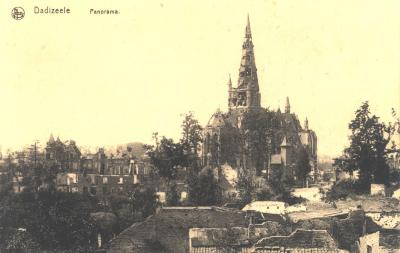 Panorama met beschadigde kerk, Dadizele