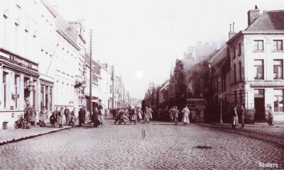 Stoomtram Roeselare-Ieper, hoek Grote Markt Roeselare