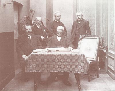 Groepsfoto met leden van comité, O.L.Vrouwparochie Roeselare
