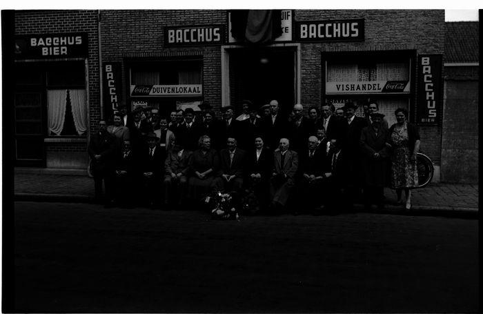 Groepsfoto 'De Jonge Reisduif',1957