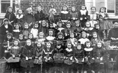 Kinderen op school bij Zusters van het H. Hart, Herne 1918