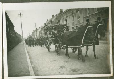 Eerste generatie: Theo(phiel) Delaere, van kolenhandelaar tot ruimdienst, Uitvaartzorg Feryn, Lichtervelde