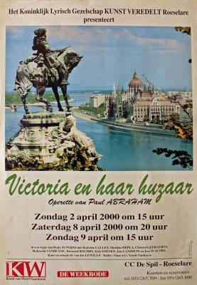Affiche van de Toneel- en Operetteopvoering "Victoria en haar Huzaar" door het  Roeselaars Lyrisch Gezelschap "Kunst Veredelt", Roeselare, 2000