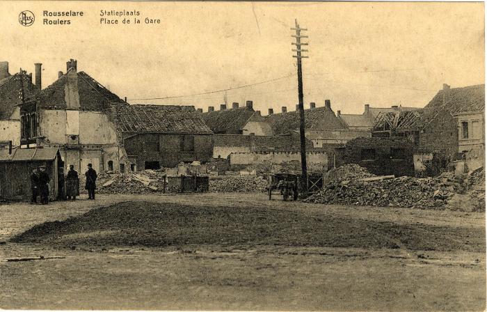 Huizen in puin op het Stationsplein