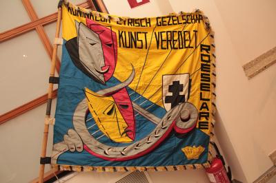 Vlag van het Koninklijk Lyrisch Gezelschap "Kunst Veredelt", Roeselare