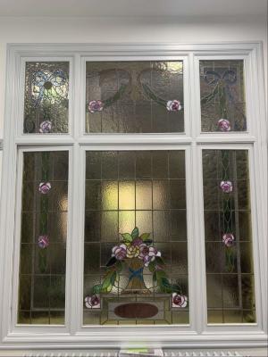 Glasraam met roze bloemen