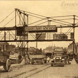 Kaai in Roeselare waar schepen laden en lossen, 1933