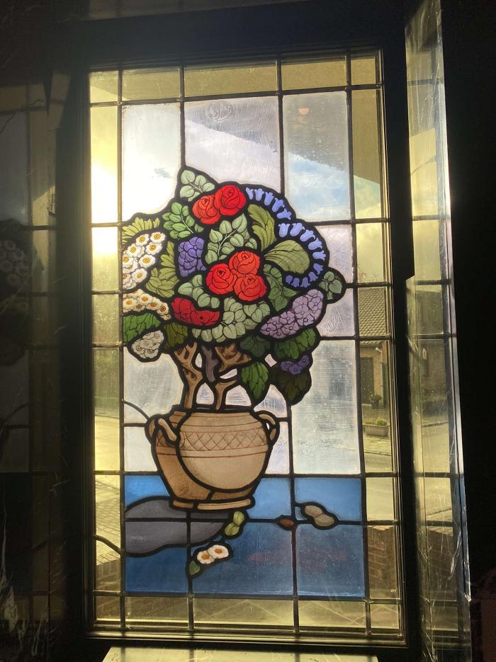 Rechthoekig glasraam met bloempot