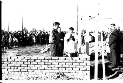 Eerste steenlegging Lourdesgrot, Izegem, 1959