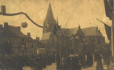 Dorpsfeest op Marktplaats te Moorslede, 1913