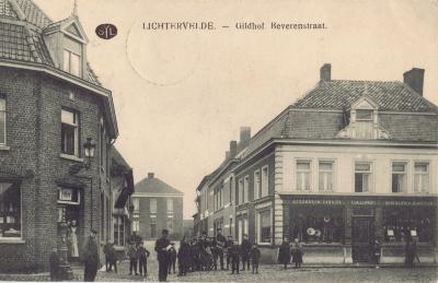 Gildhof, Beverenstraat met accordeonfabriek Callewaert