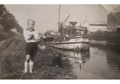Zelfportret ter hoogte van de vaart Roeselare-Ooigem