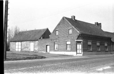 Woonhuis op hoek Lange straat, Izegem 1957