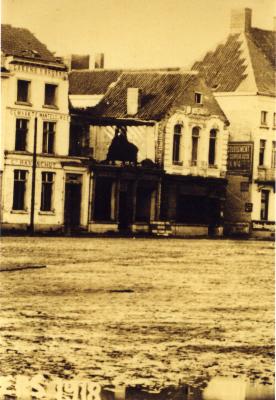 Vernielde huizen op de Grote Markt