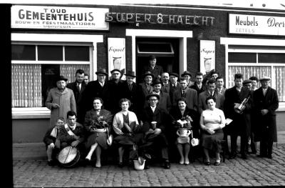 Kampioenviering café "'t Oud Gemeentehuis", Rumbeke, 1959