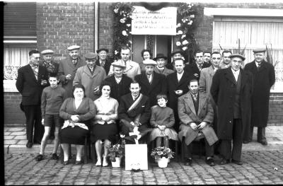 Kaartersclub "'t Kruiske" viert zijn kampioen, Izegem, 1959