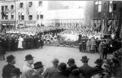 Menigte tijdens bezoek koning Leopold III, 1937