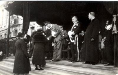 Koning Leopold III huldigt Roeselaarse moeders, 1937
