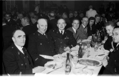 Feesttafel met Maurice Van Ackere, Izegem 1957