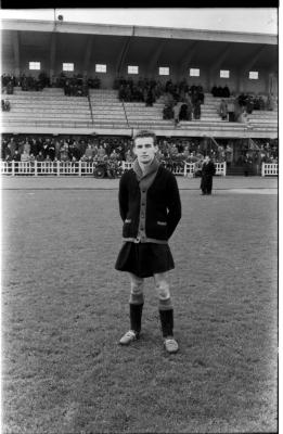 Voetballer Roland Hoornaert poseert in sportstadion, Izegem 1957