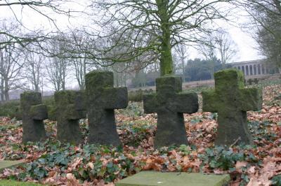 Kruisen op Duits militaire begraafplaats Hooglede