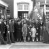 Herdenkingsviering van ACV-ACW: groep aan het stadhuis, Kachtem 1957