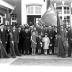 Herdenkingsviering van ACV-ACW: groep aan het stadhuis, Kachtem 1957
