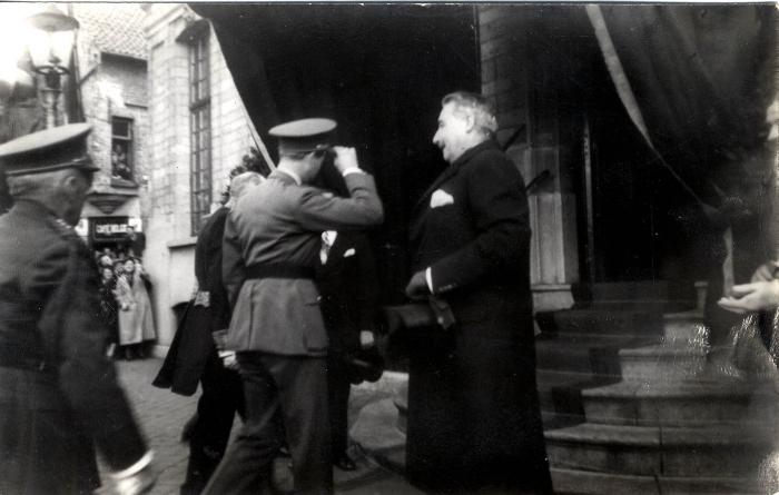 Aankomst koning Leopold III bij stadhuis Roeselare, 1937