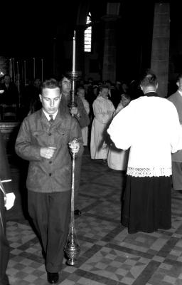 Herdenkingsviering ACV-ACW: Valeer Heerlandt in kerk, Kachtem 1957