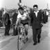 Wielerwedstrijd: Toulouse krijgt bloemen en rijdt ereronde, Westrozebeke 1957