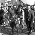 Wielerwedstrijd: Schreel krijgt bloemen en rijdt ereronde, Roeselare 1957