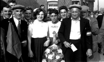 Wielerwedstrijd: Toulouse krijgt bloemen en rijdt ereronde, Westrozebeke 1957