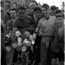 Wielerwedstrijd: J. Seynaeve wint spurt op Winkelhoek, Izegem 1957