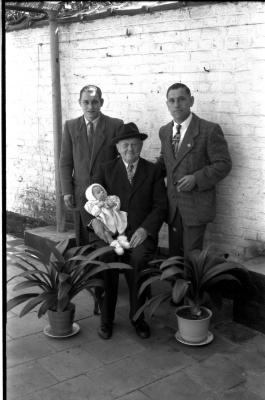 Viergeslacht Grymonprez, Izegem 1957