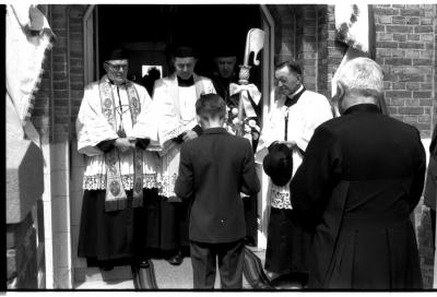 Inhuldiging van E.H. Van Caeysele, pastoor, Izegem 1957