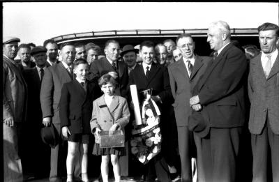 Kampioenschap vinkenzetting van beide Vlaanderen: Geldhof op het podium, Izegem 1957