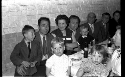 Kampioenviering Sint-Sebastiaansgilde: Maes aan feesttafel, Izegem 1957