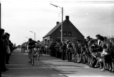 Wielerwedstrijd Oostende-Koekelare: Jos Maes wint, 1957