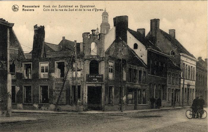 Huizen in puin op de hoek van de Zuidstraat en de Iepersestraat