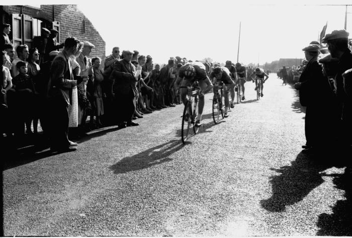 Wielerwedstrijd: Apers en Covent zijn 1ste en 2de in koers, Ardooie 1957