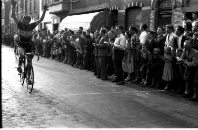 Wielerwedstrijd: Deboodt wint koers, Rumbeke 1957