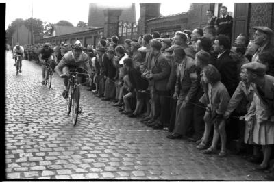 Wielerwedstrijd: Couchez wint, Vanderheeren is 2de, Roeselare 1957