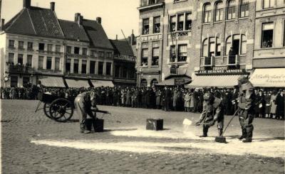 Oefening Passieve Luchtbescherming, zand strooien, 1938