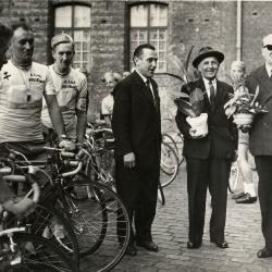 Ontvangst Koninklijke Stedelijke Wielrijdersbond met voorzitter Renier, 1967