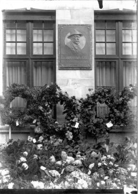 Onthulling gedenkplaat Emiel Duyvewaardt, 1927