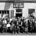 Groepsfoto café 'In de Flora', Izegem 1957