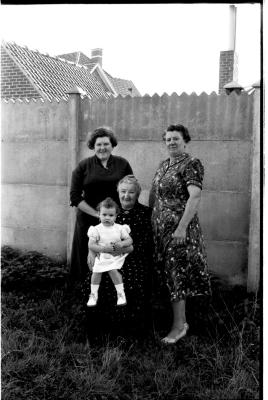 Vrouwelijk viergeslacht Lenders, Izegem 1957