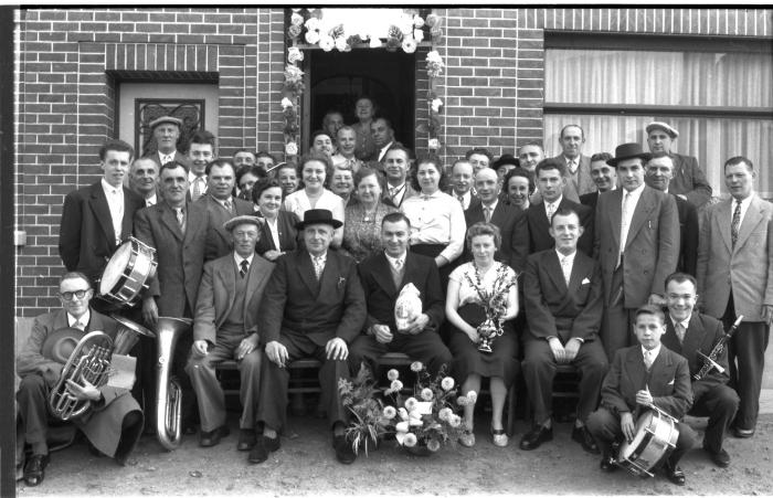 Huldiging Jules Callens: groepsfoto, Izegem1957