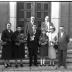 Jubilarissen op stoep voor gemeentehuis, Emelgem 1957