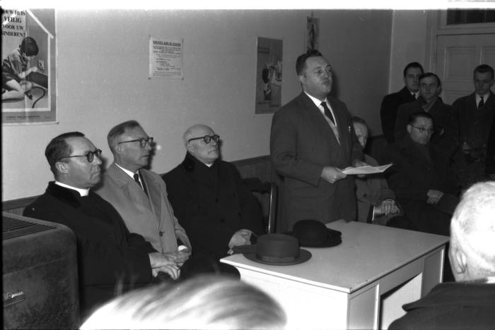 Inzegeningsplechtigheid gebouwen Middenstandssecretariaat, Werkhuizenstraat Izegem, 1959